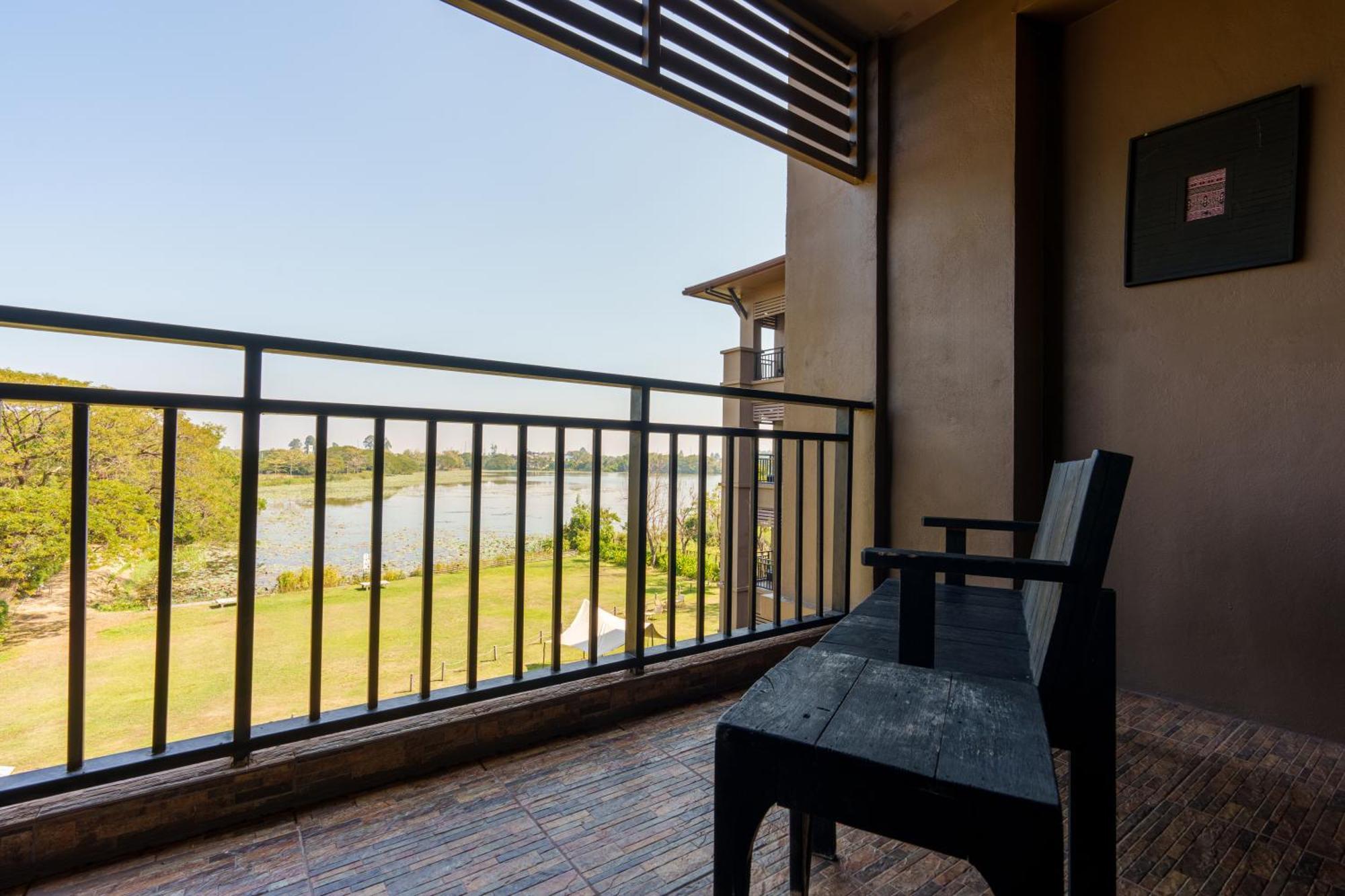 โรงแรม บราวน์ เฮาส์ โฮเทล 4*